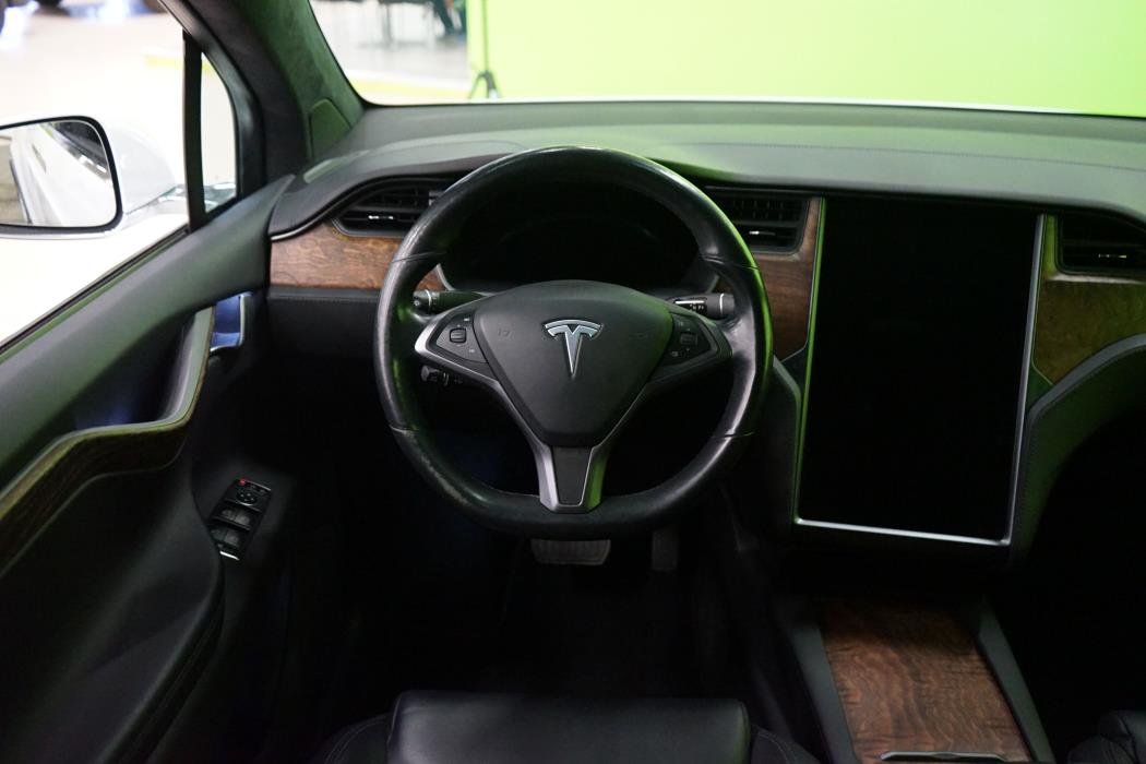 Tesla Model X 2020