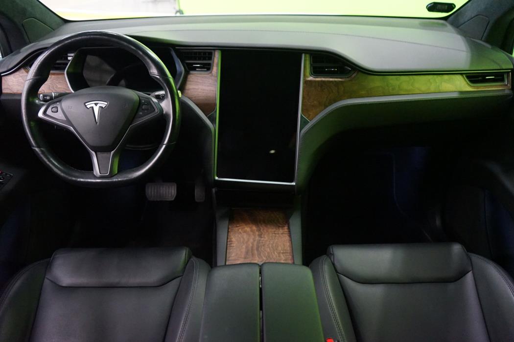 Tesla Model X 2020
