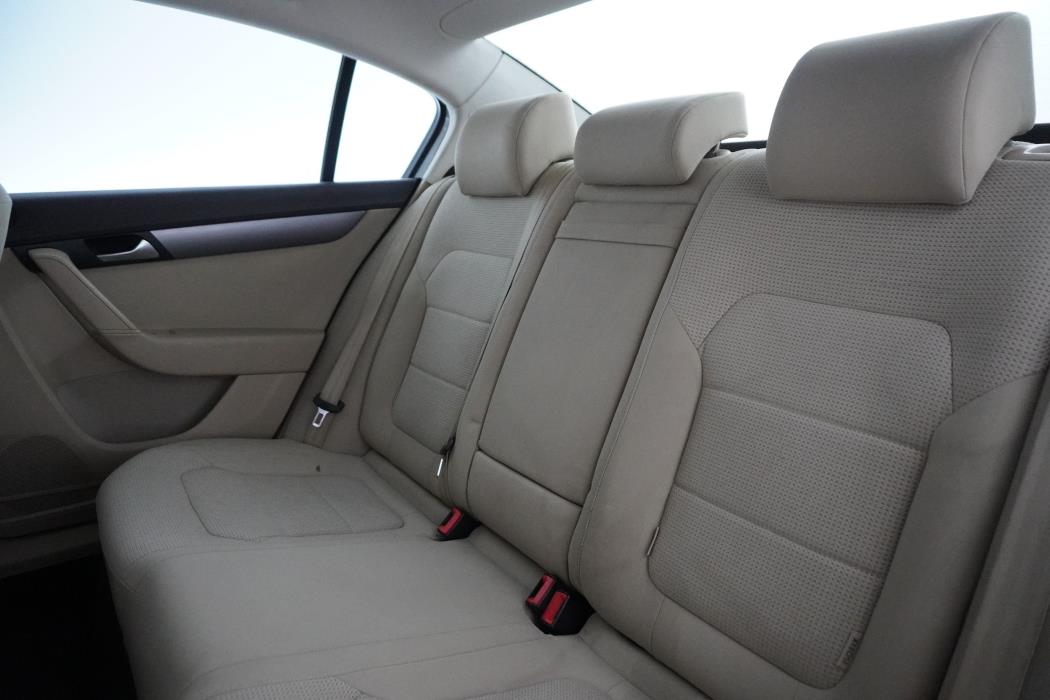 Volkswagen Passat 2011