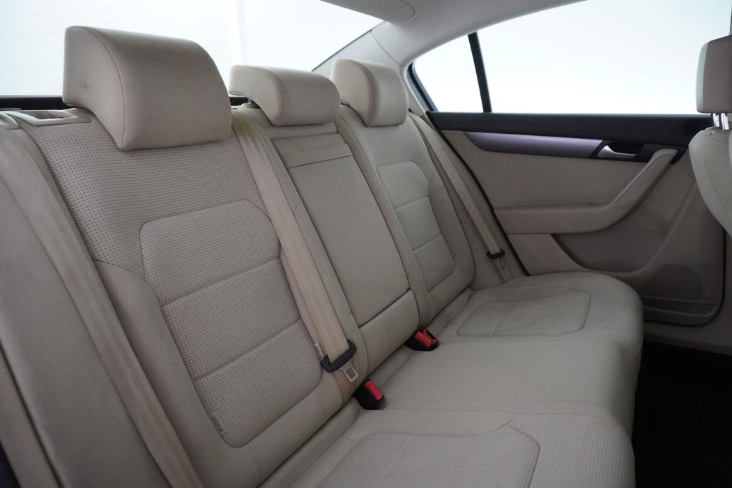 Volkswagen Passat 2011