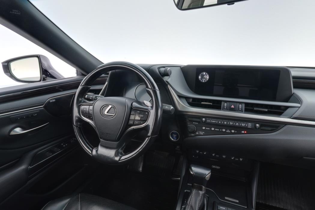 Lexus ES 2019