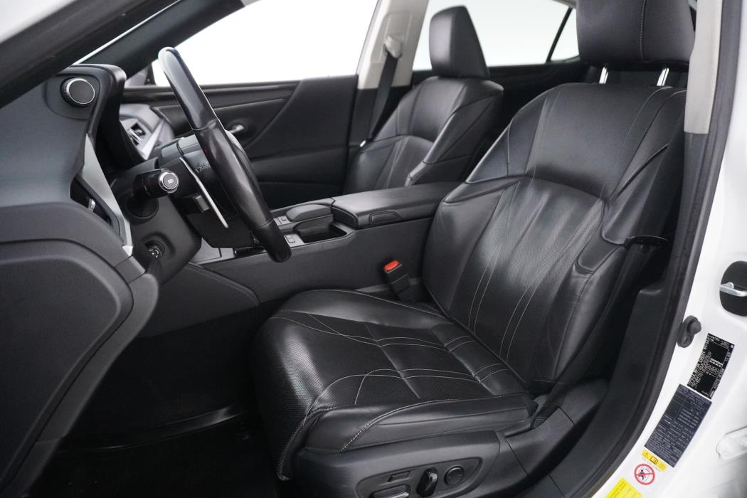 Lexus ES 2019