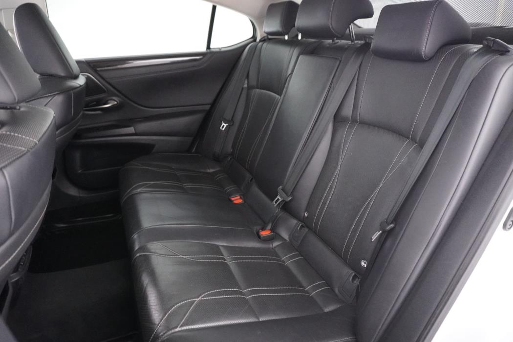 Lexus ES 2019