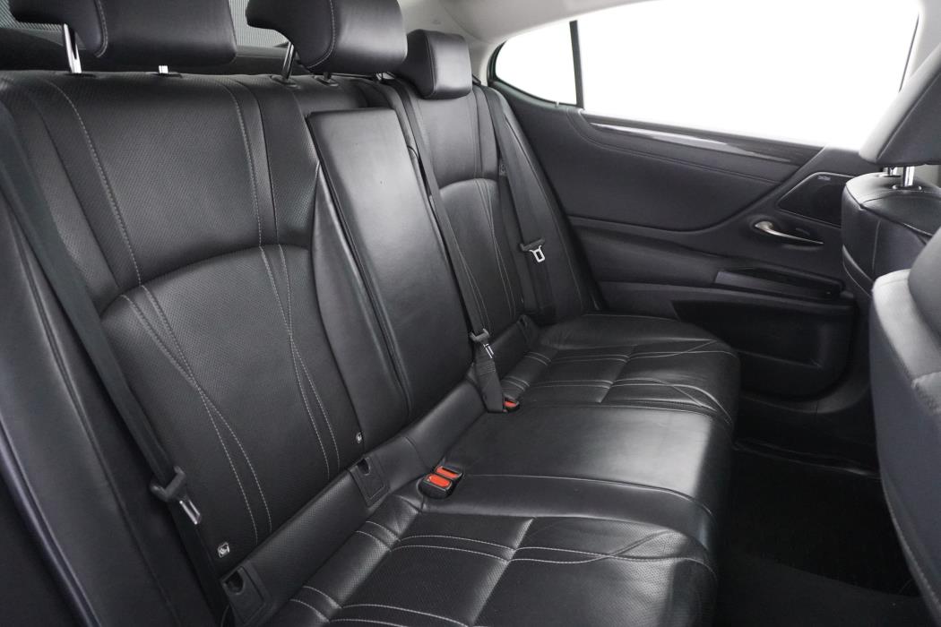 Lexus ES 2019