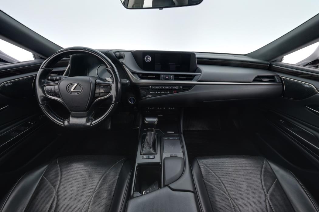 Lexus ES 2019