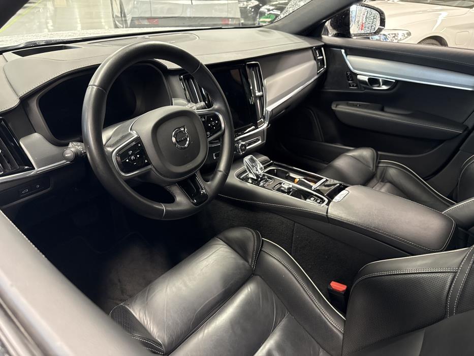 Volvo V90 2023