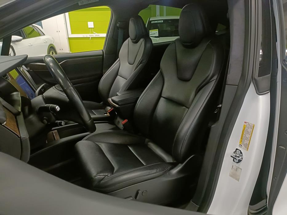Tesla Model X 2020