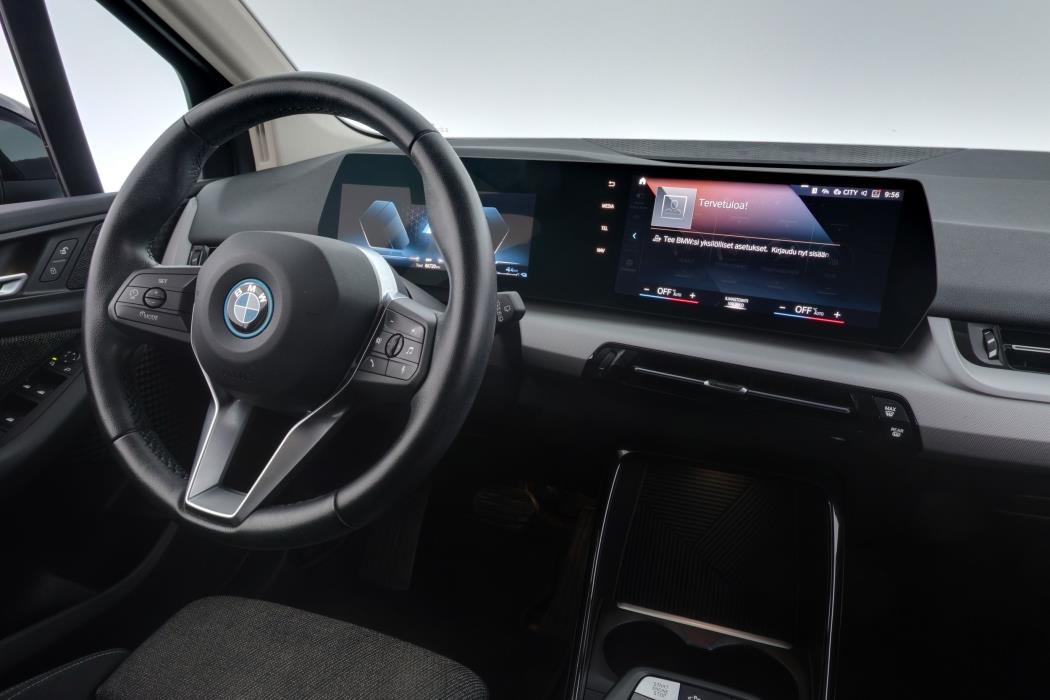 BMW 225 2023