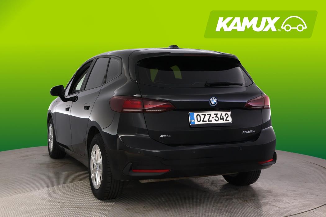 BMW 225 2023