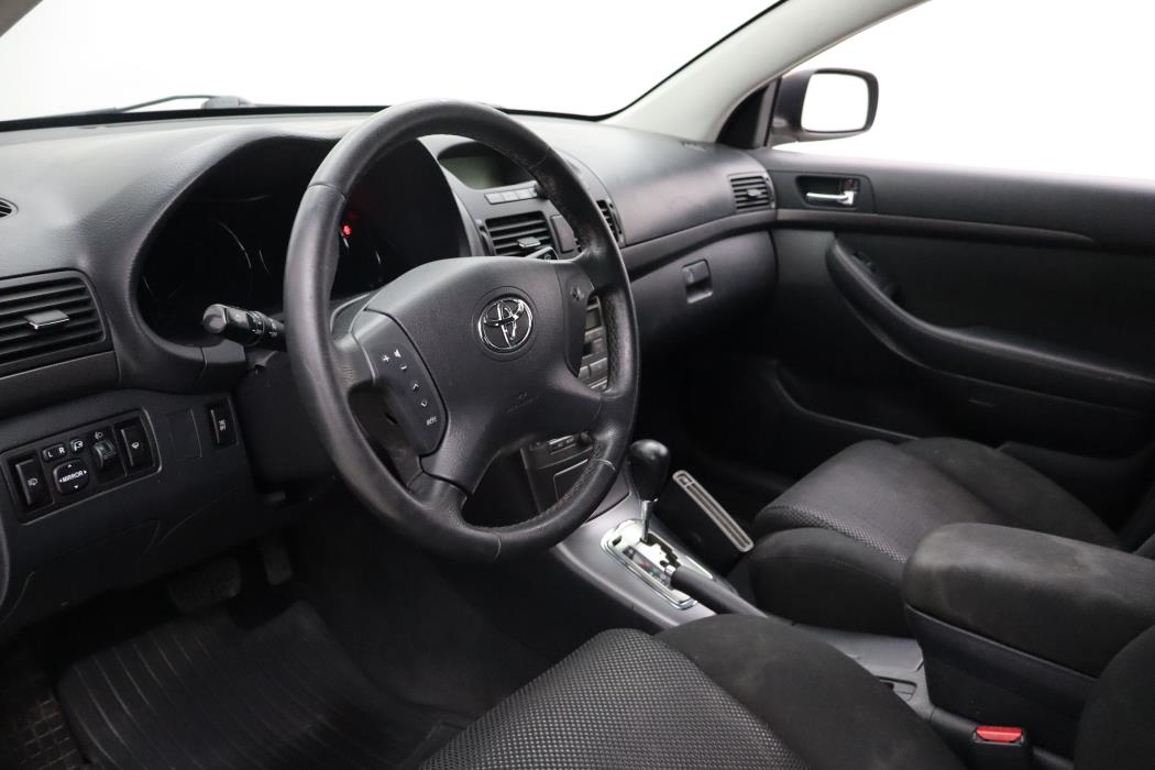 Toyota Avensis 2004