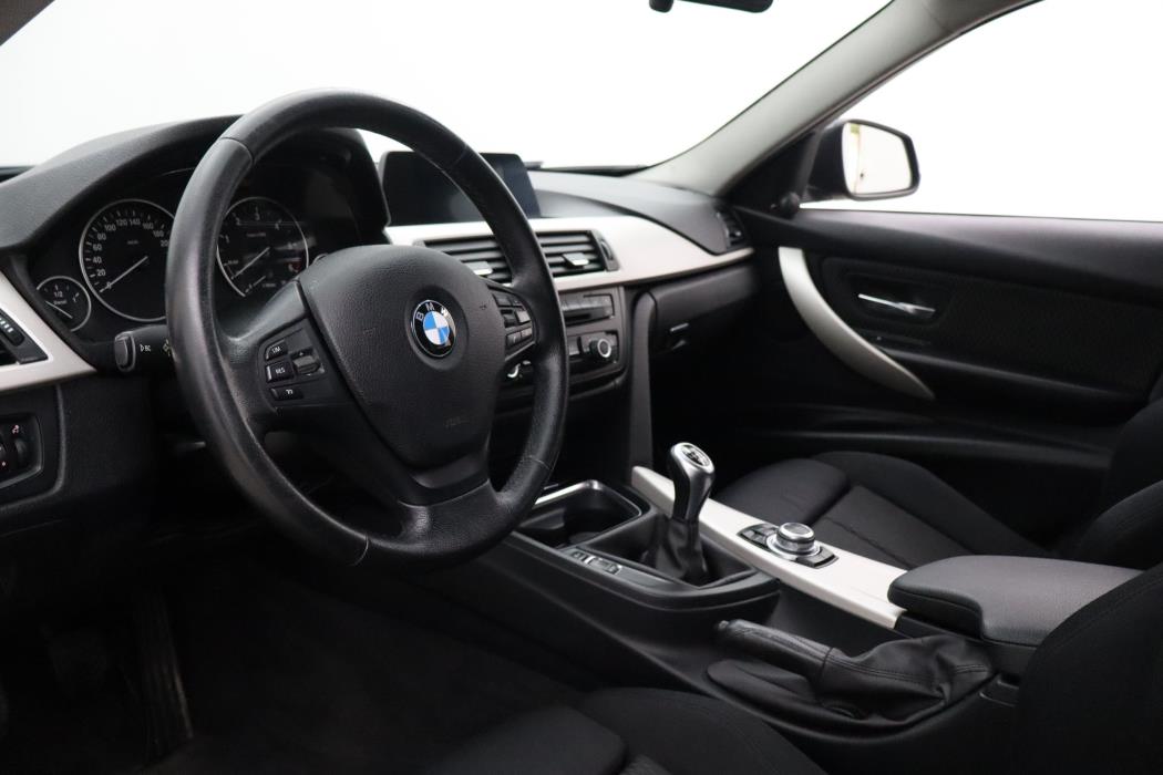 BMW 318 2015