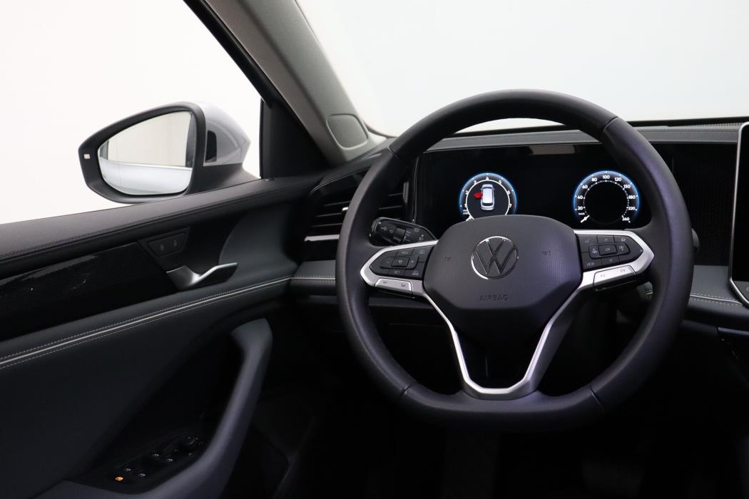 Volkswagen Passat 2024