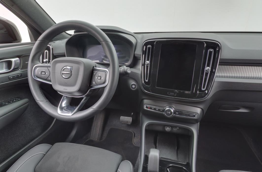Volvo XC40 2025