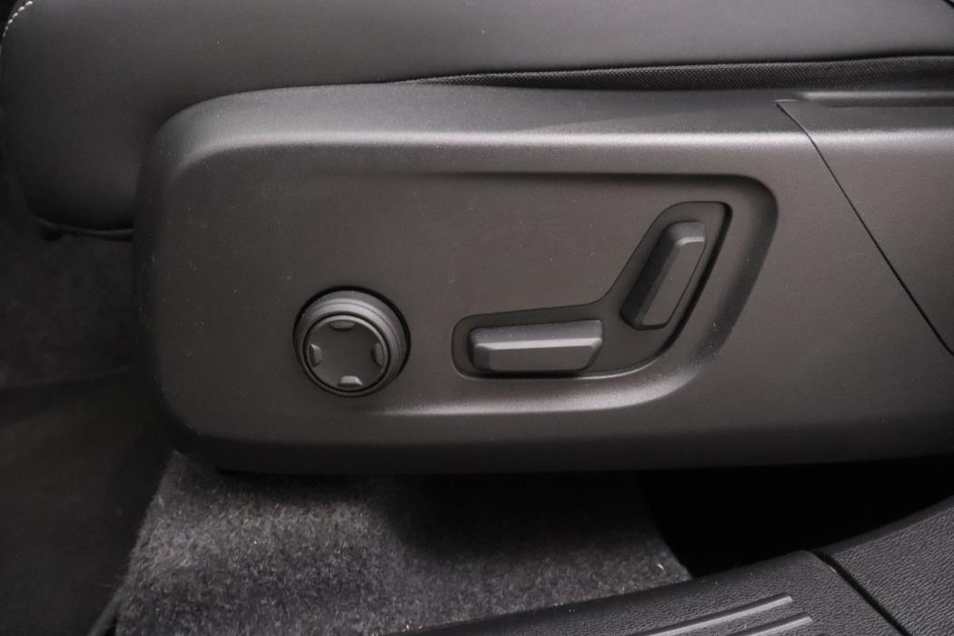 Volvo XC40 2025