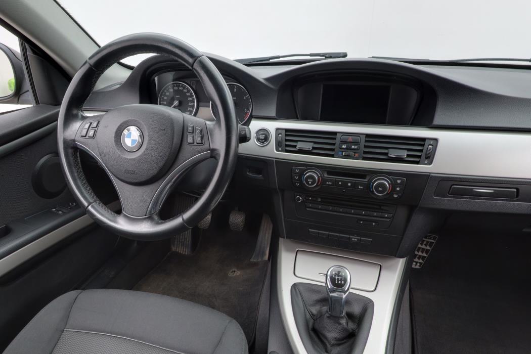 BMW 320 2011