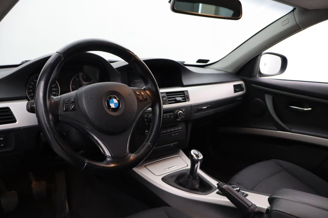 BMW 320 2011