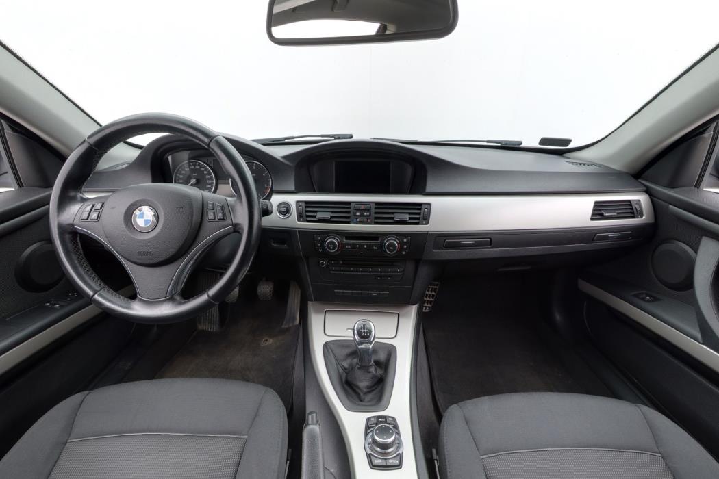 BMW 320 2011
