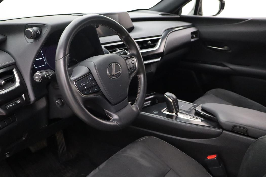 Lexus UX 2021