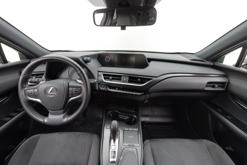 Lexus UX 2021