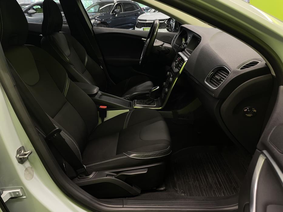 Volvo V40 2014