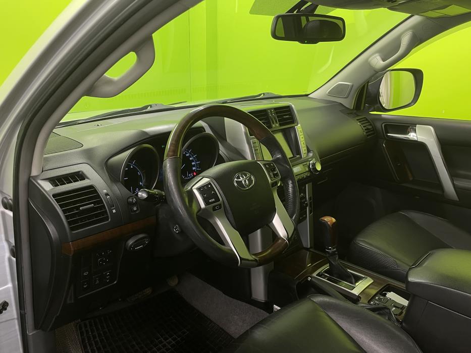 Toyota Land Cruiser 2012