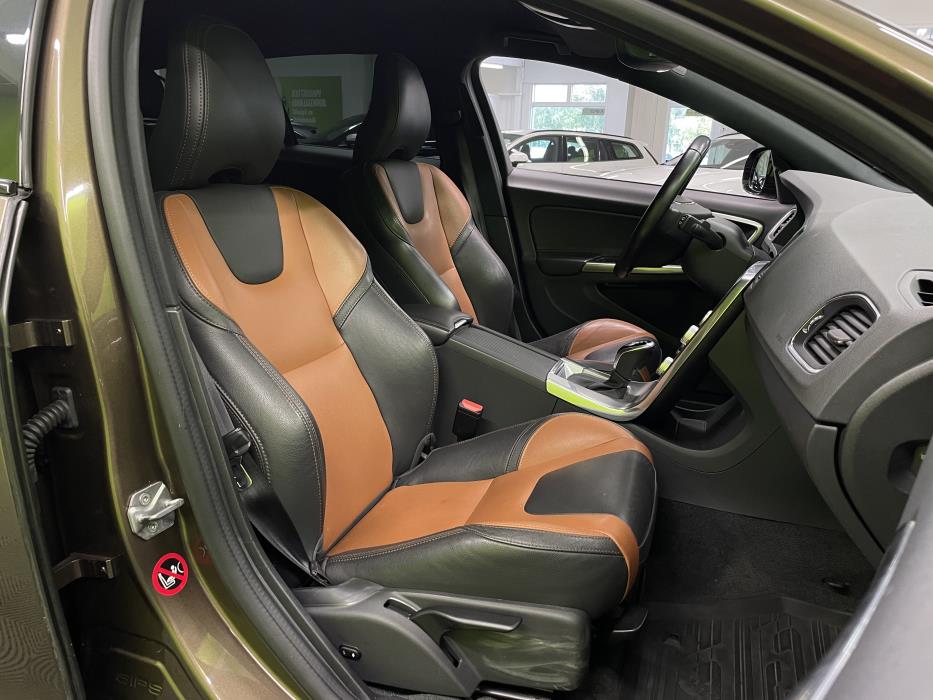 Volvo V60 Cross Country 2017