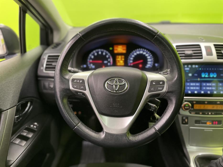 Toyota Avensis 2015