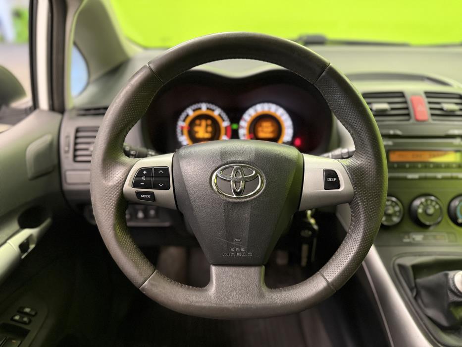 Toyota Auris 2011