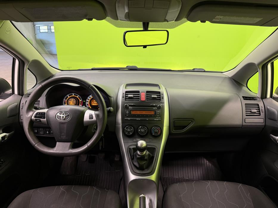 Toyota Auris 2011