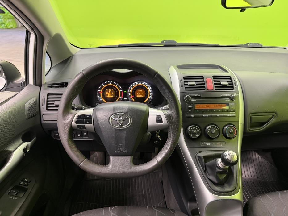Toyota Auris 2011