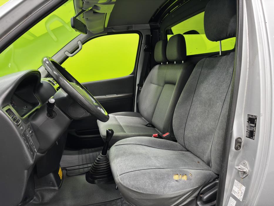 Toyota Hiace 2012