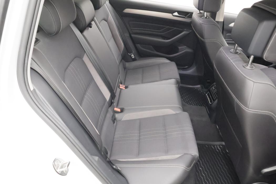 Volkswagen Passat 2023