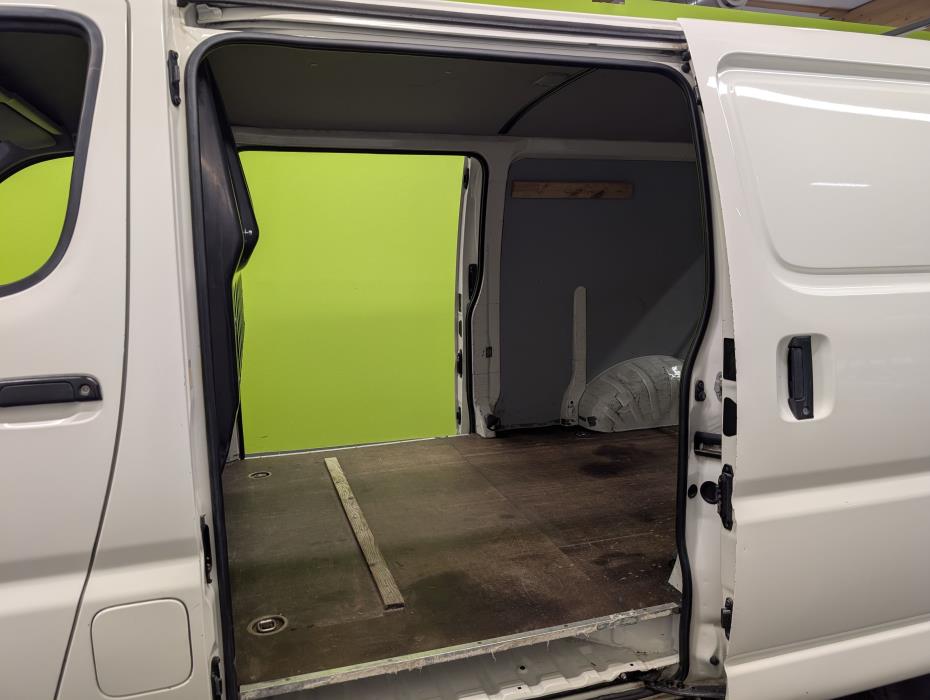 Toyota Hiace 2011