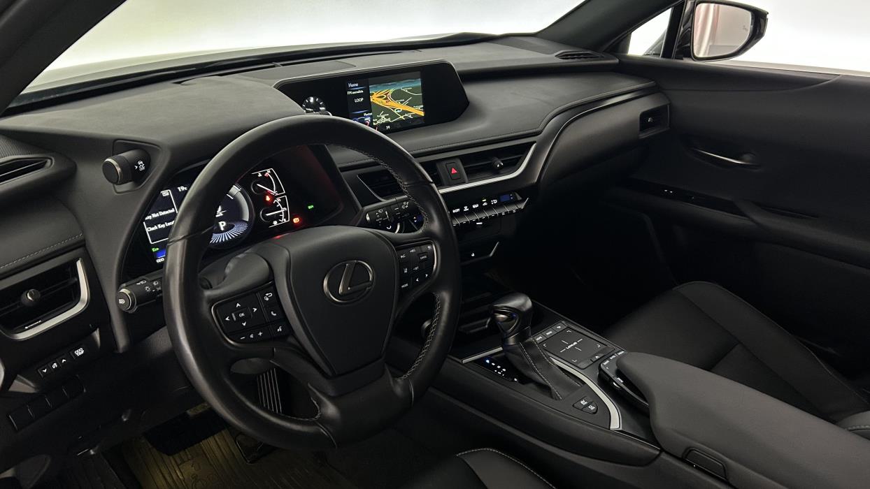 Lexus UX 2022