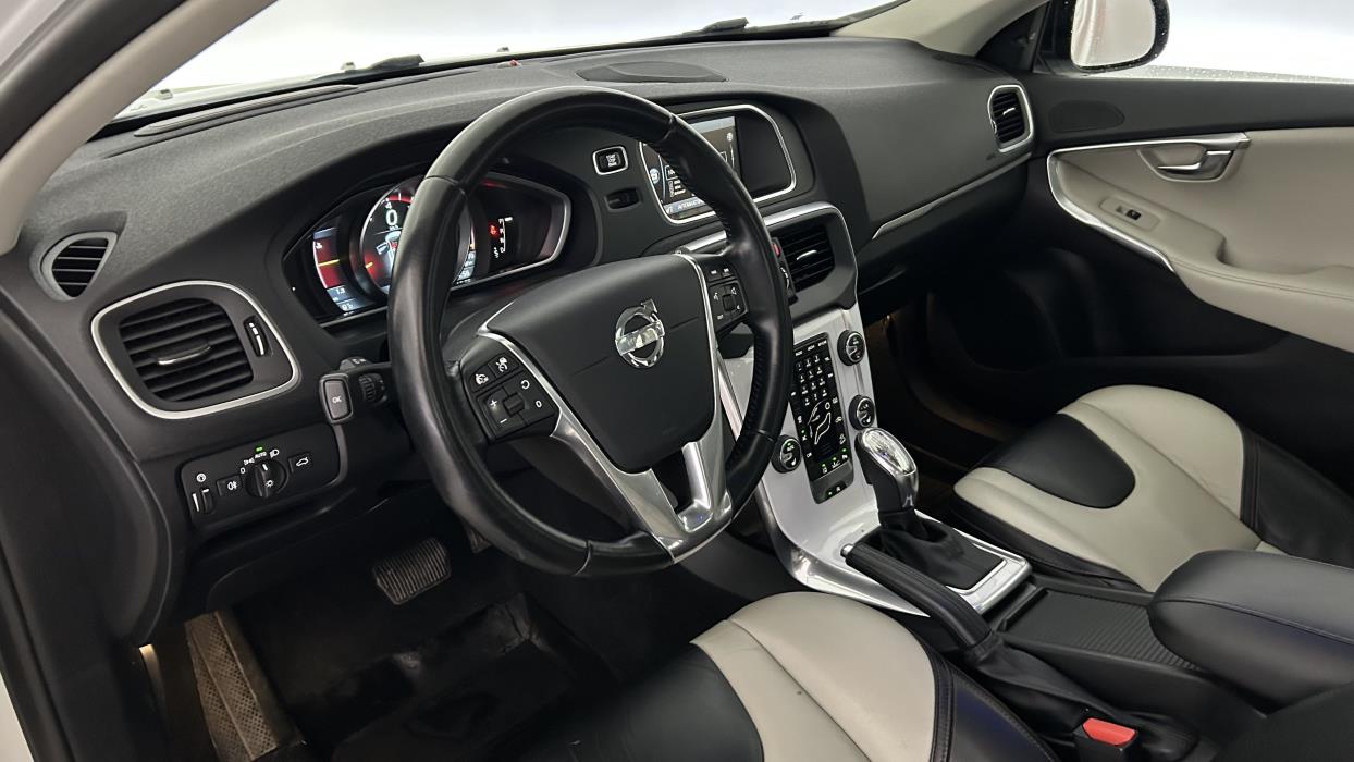 Volvo V40 Cross Country 2013