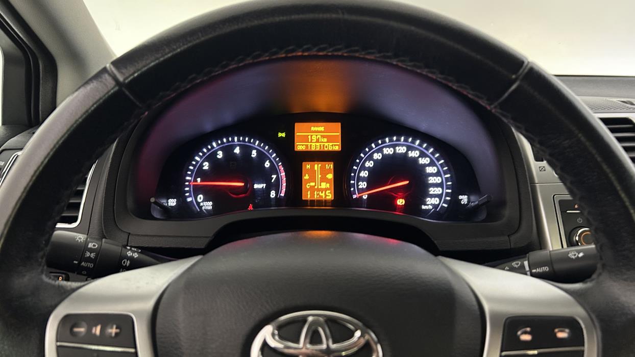 Toyota Avensis 2013