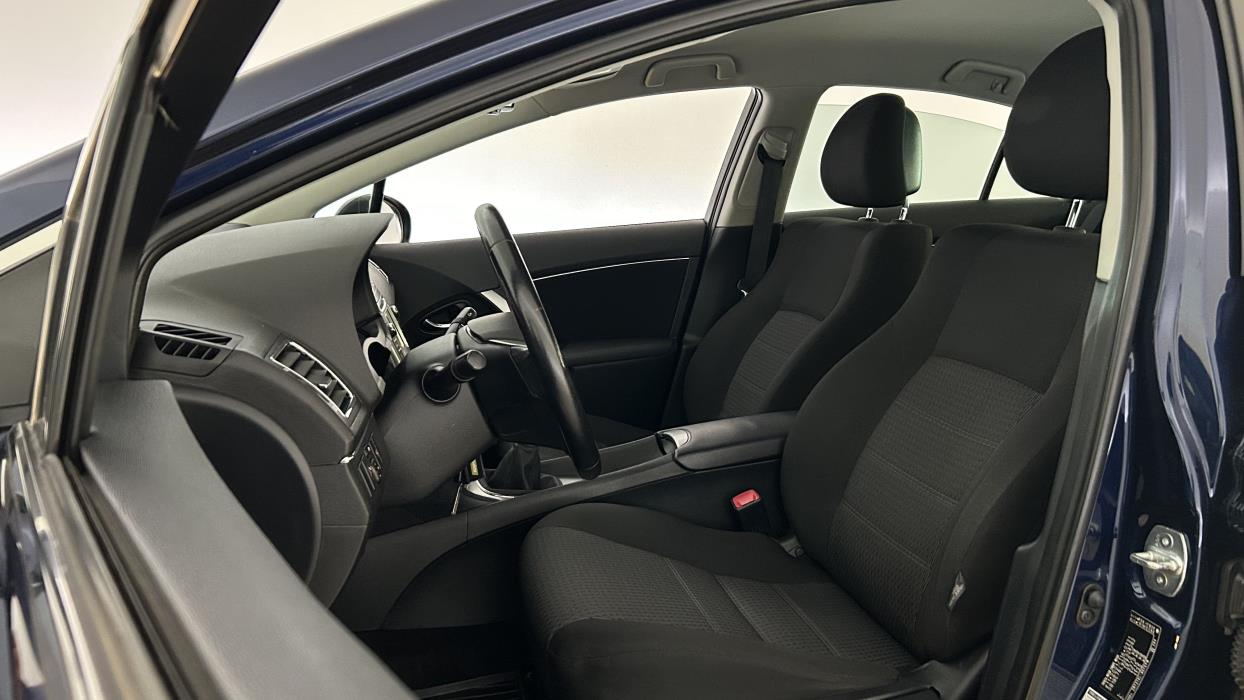 Toyota Avensis 2013