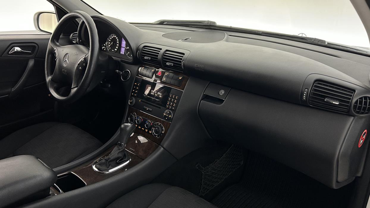 Mercedes-Benz C 2005
