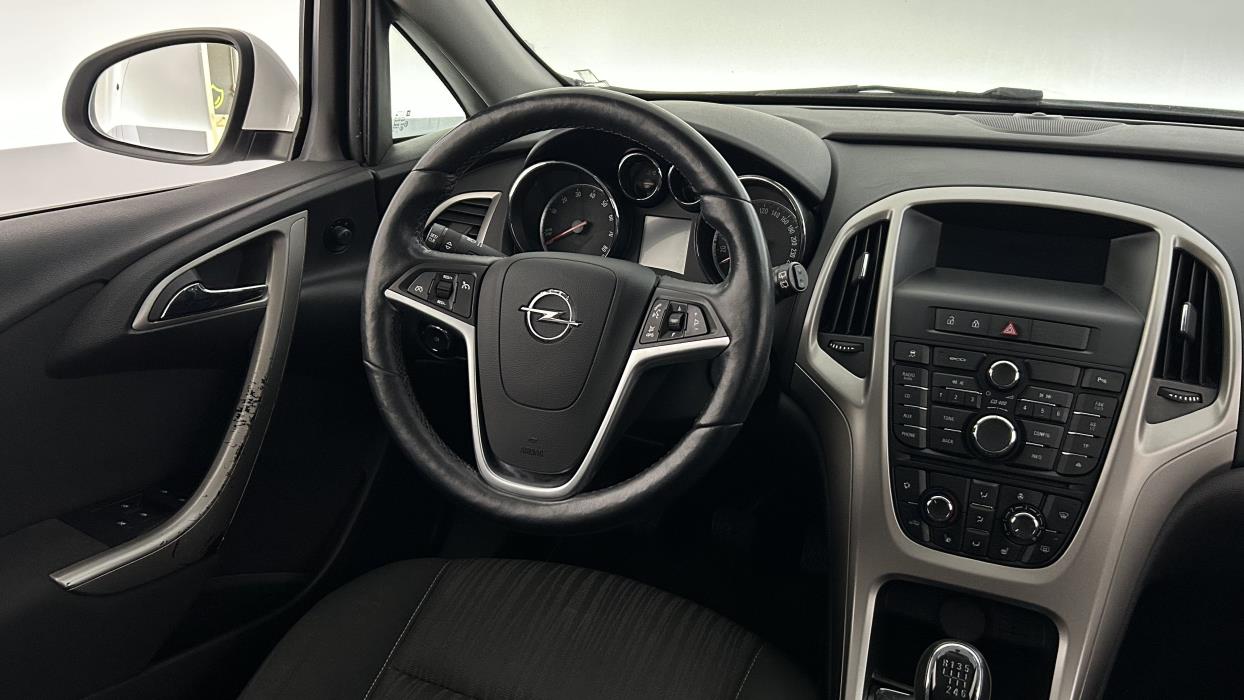 Opel Astra 2012