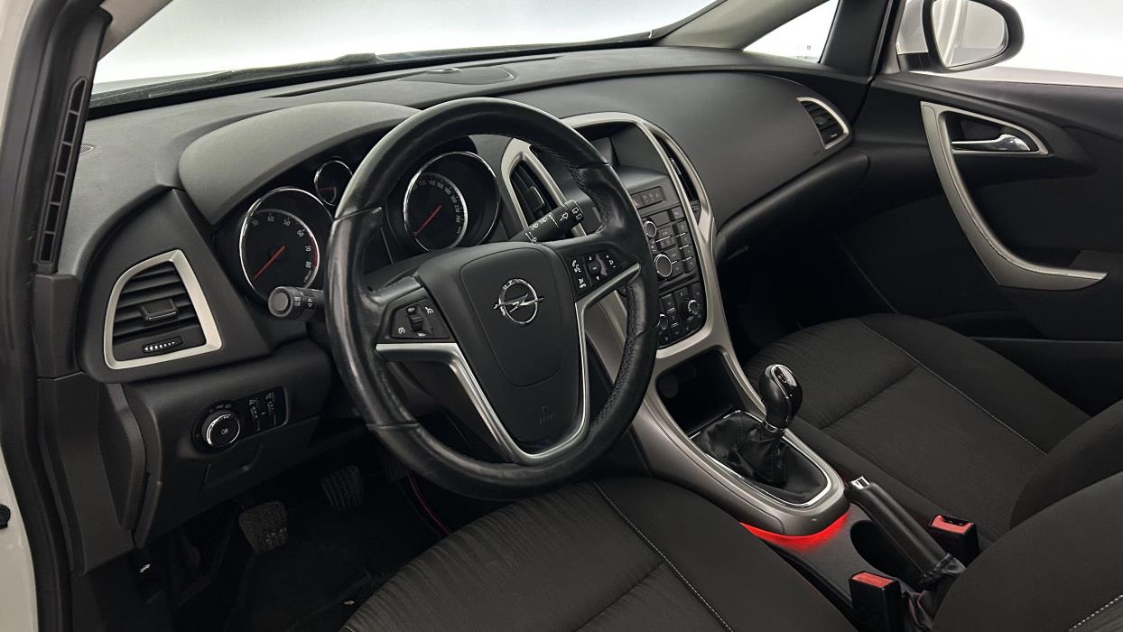 Opel Astra 2012