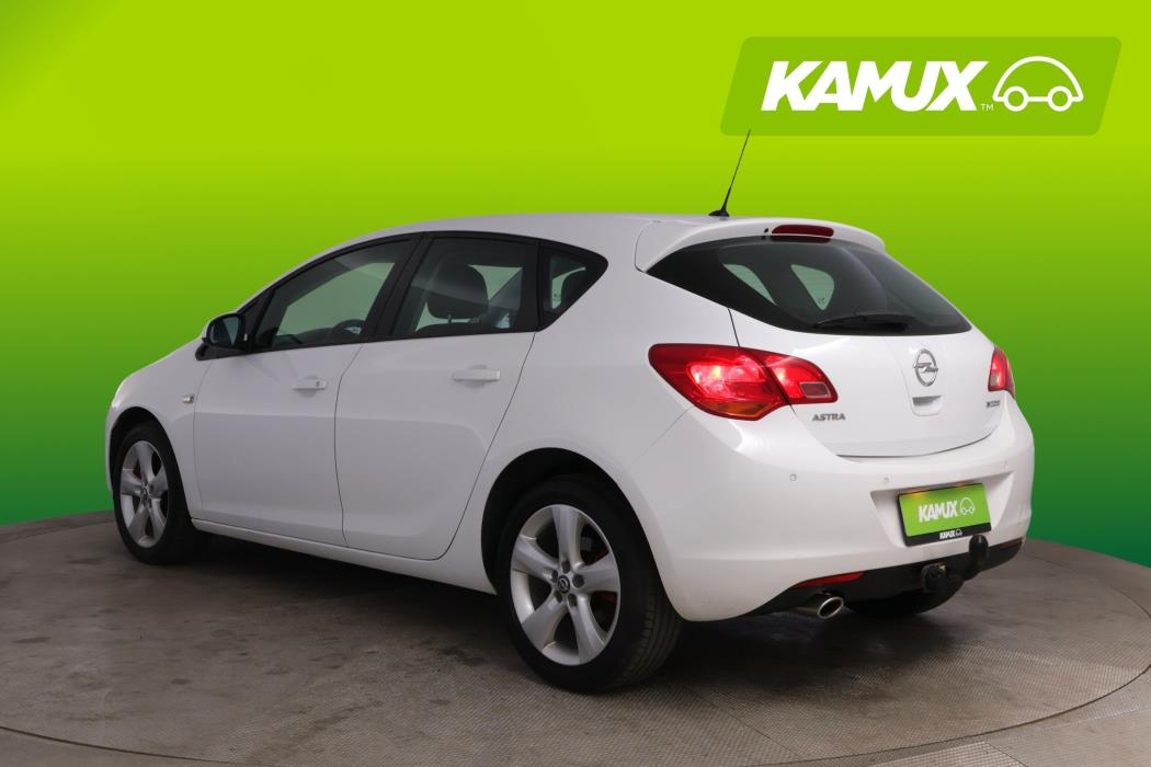 Opel Astra 2012