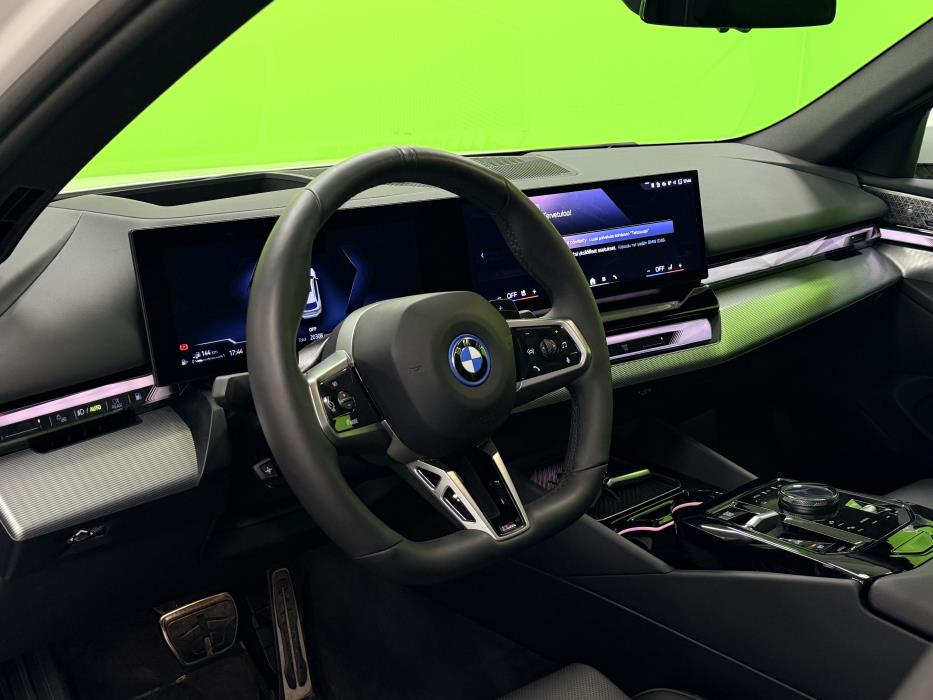 BMW 550 2025
