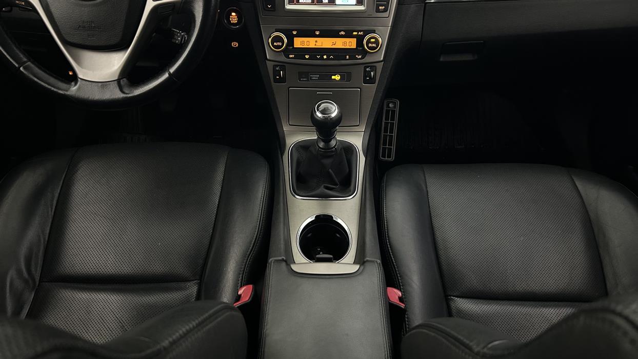 Toyota Avensis 2013