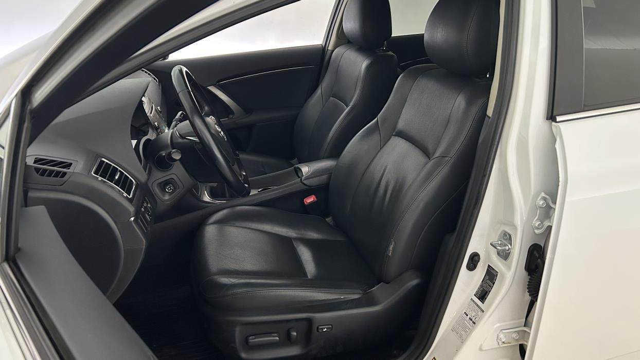 Toyota Avensis 2013