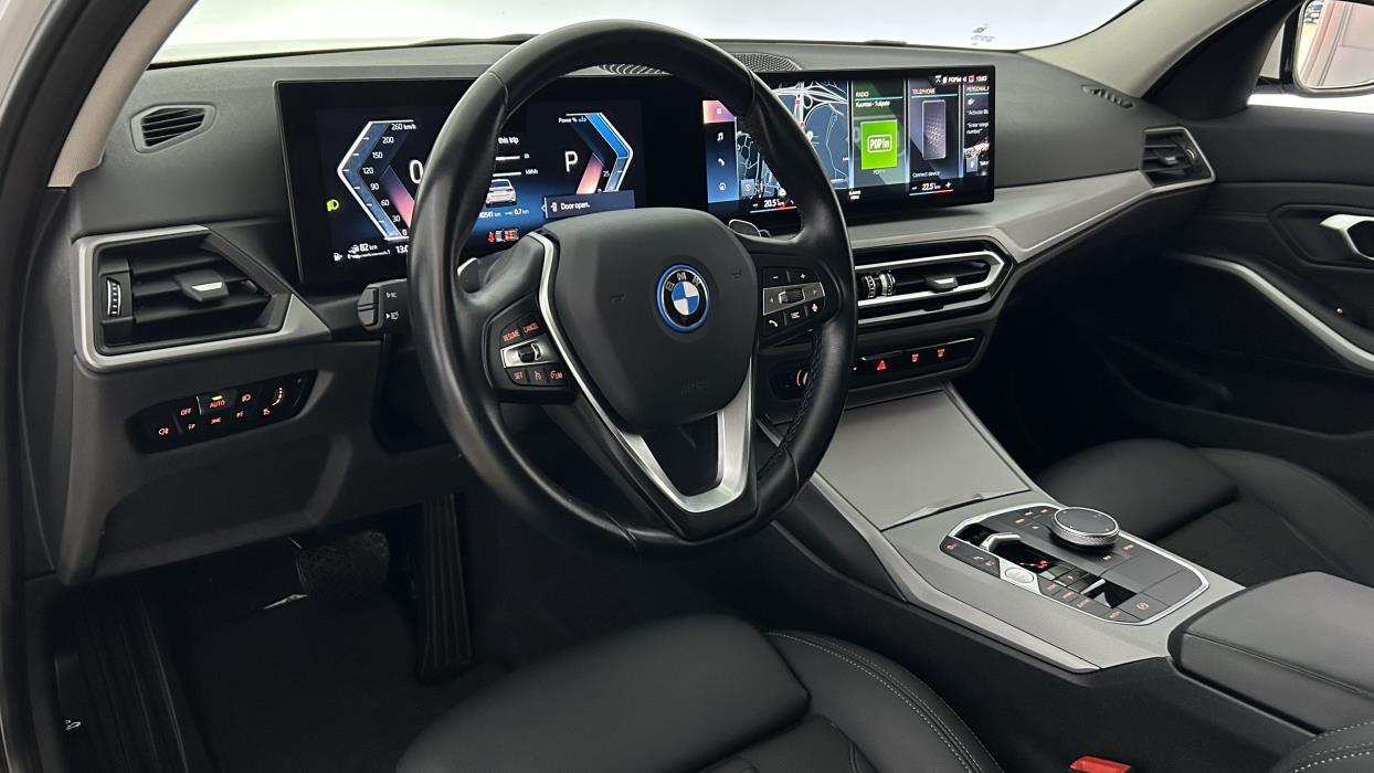 BMW 330 2023