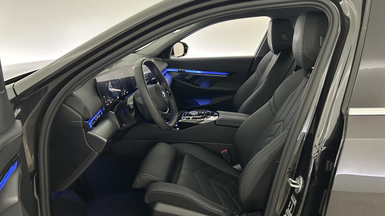 BMW i5 2025