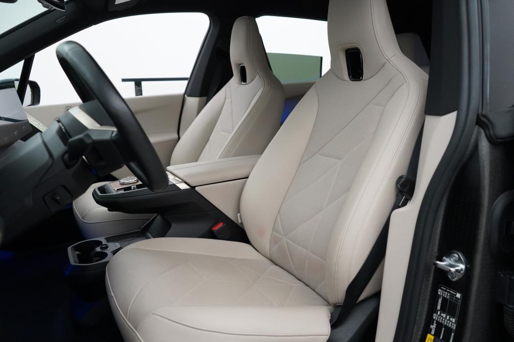 BMW iX 2025