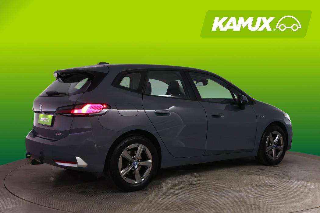 BMW 225 2023