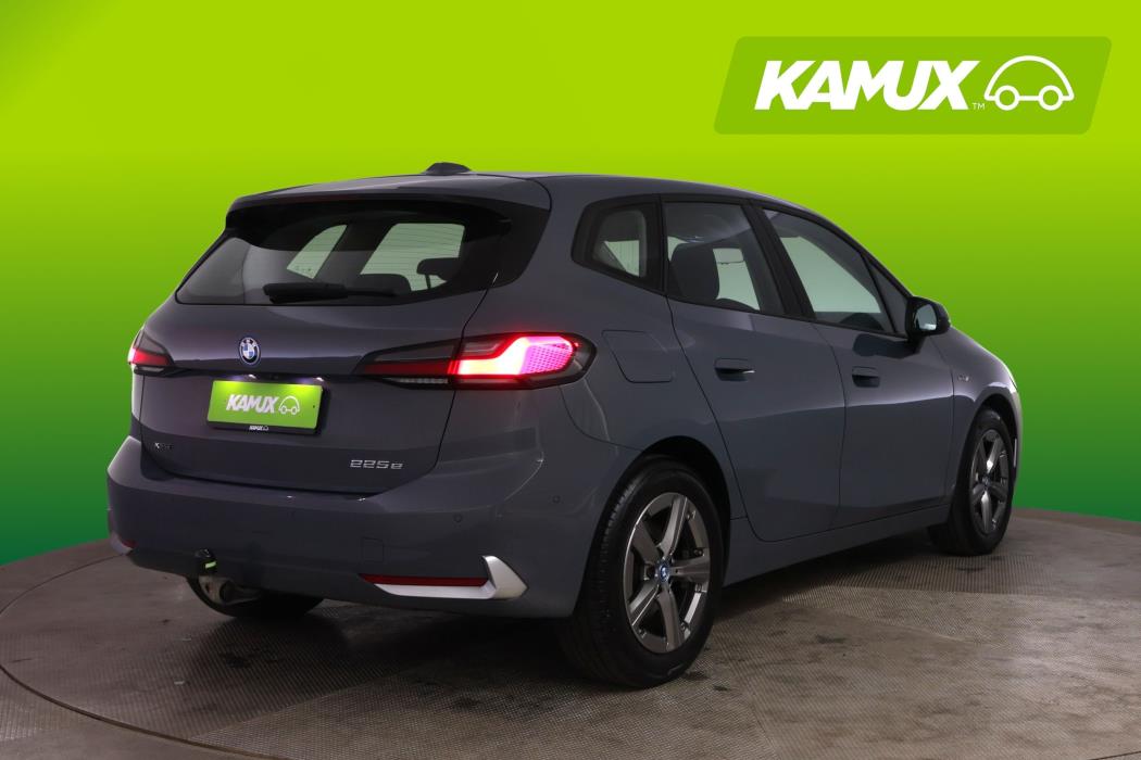 BMW 225 2023