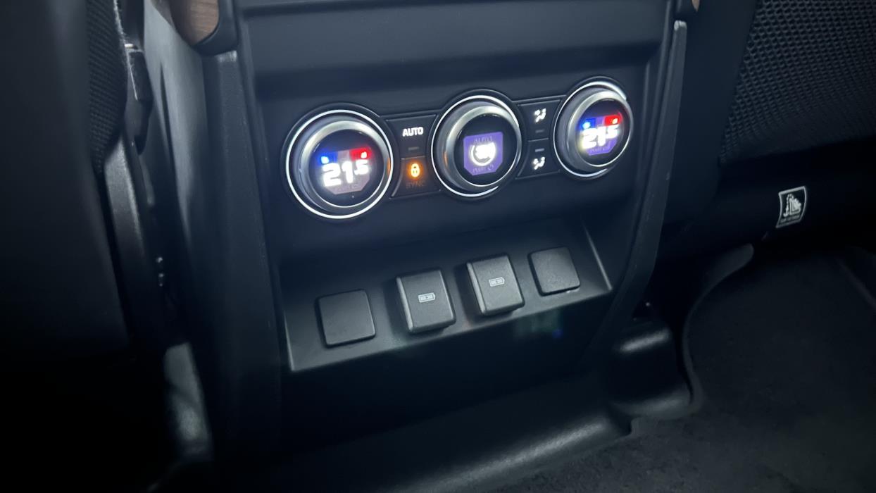 Land Rover Defender 2023